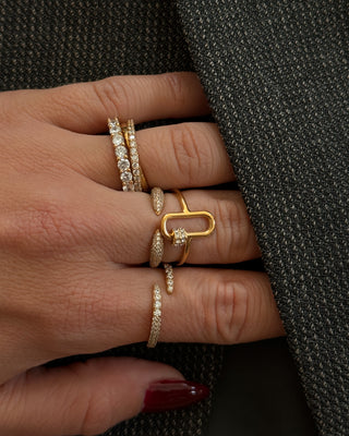 PAVÉ INTERTWINED RING