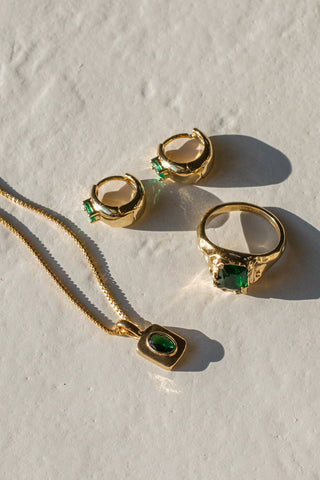 EMERALD BEZEL NECKLACE