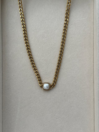 VINTAGE PEARL NECKLACE