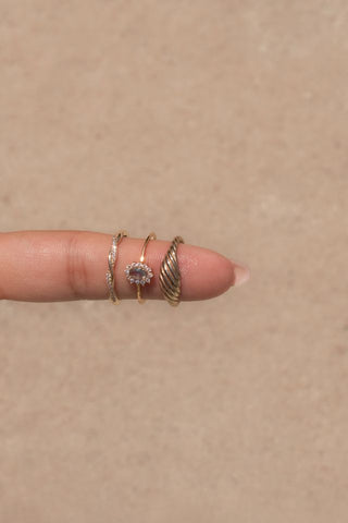 INFINITY TWIST RING