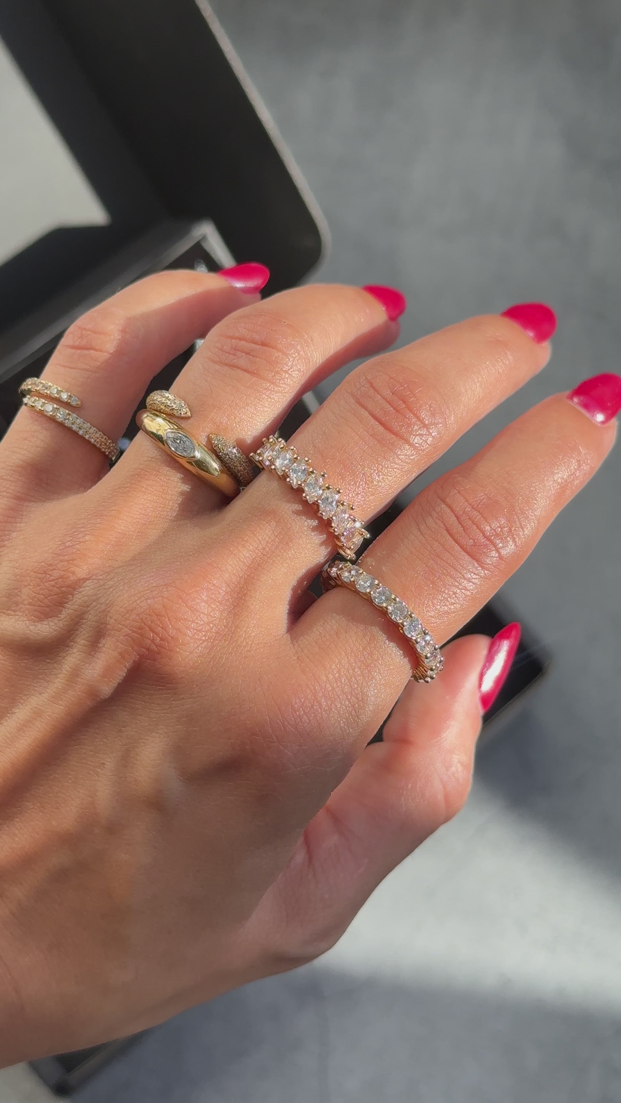 PAVÉ INTERTWINED RING